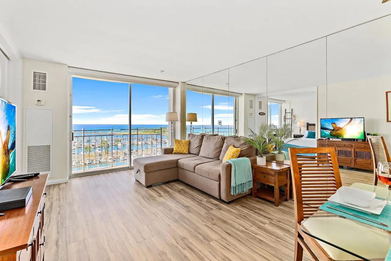 Stunning 1Br Ocean View Condo At Ilikai Marina Honolulu
