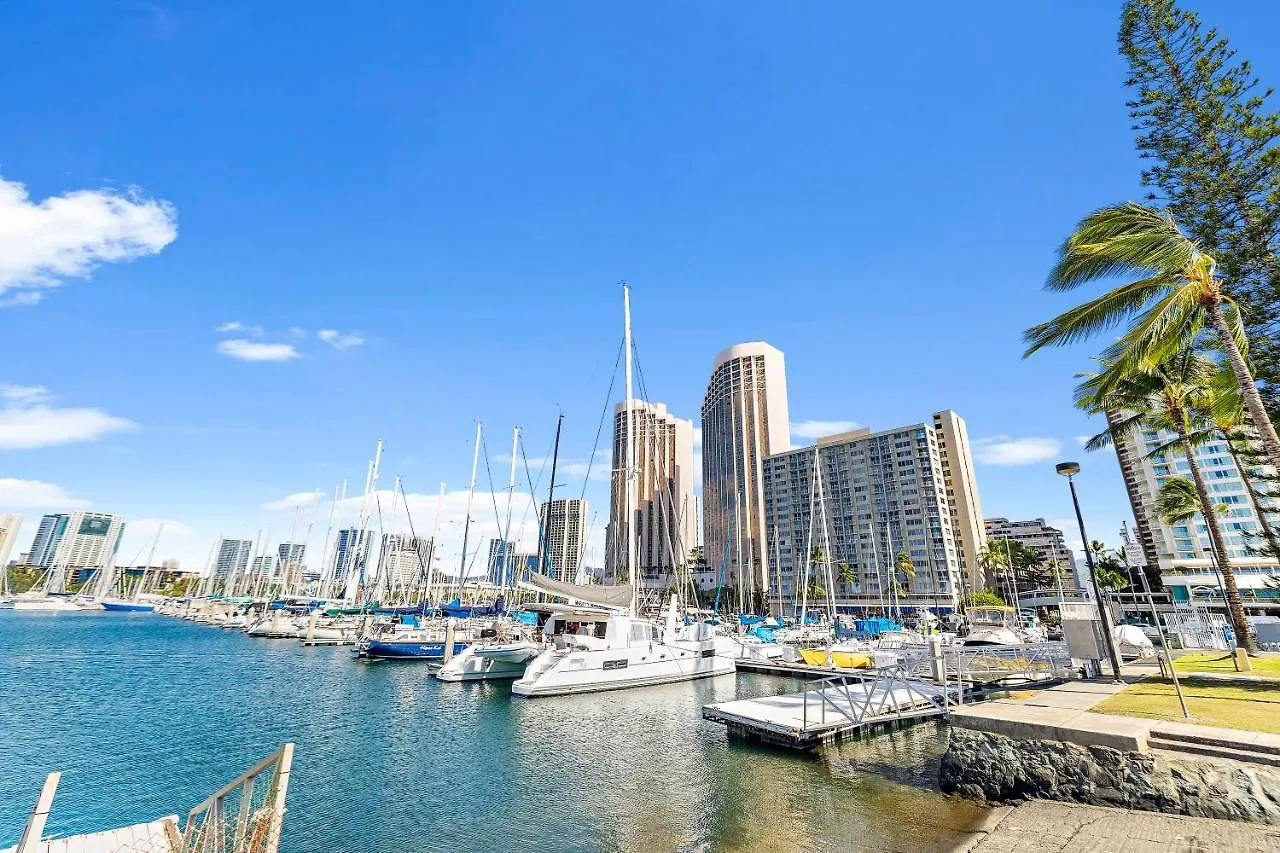 Stunning 1Br Ocean View Condo At Ilikai Marina Honolulu