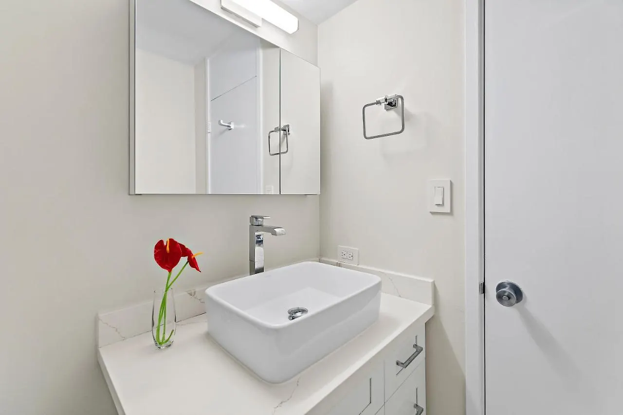 Stunning 1Br Ocean View Condo At Ilikai Marina Honolulu
